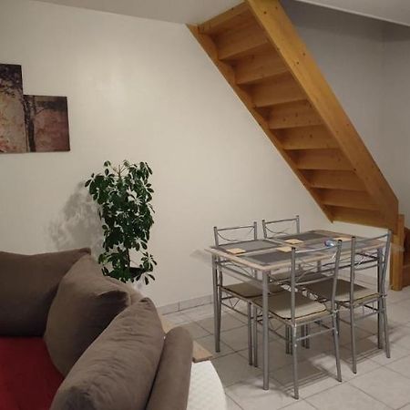 Au Pied Du Chateau 2 Bellegarde-du-Loiret Room photo